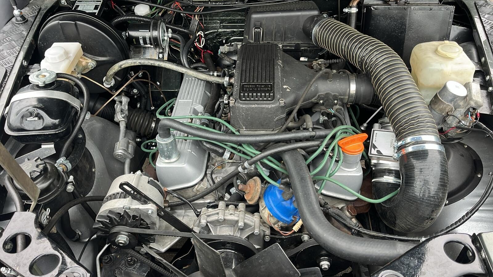 V8 engine bay