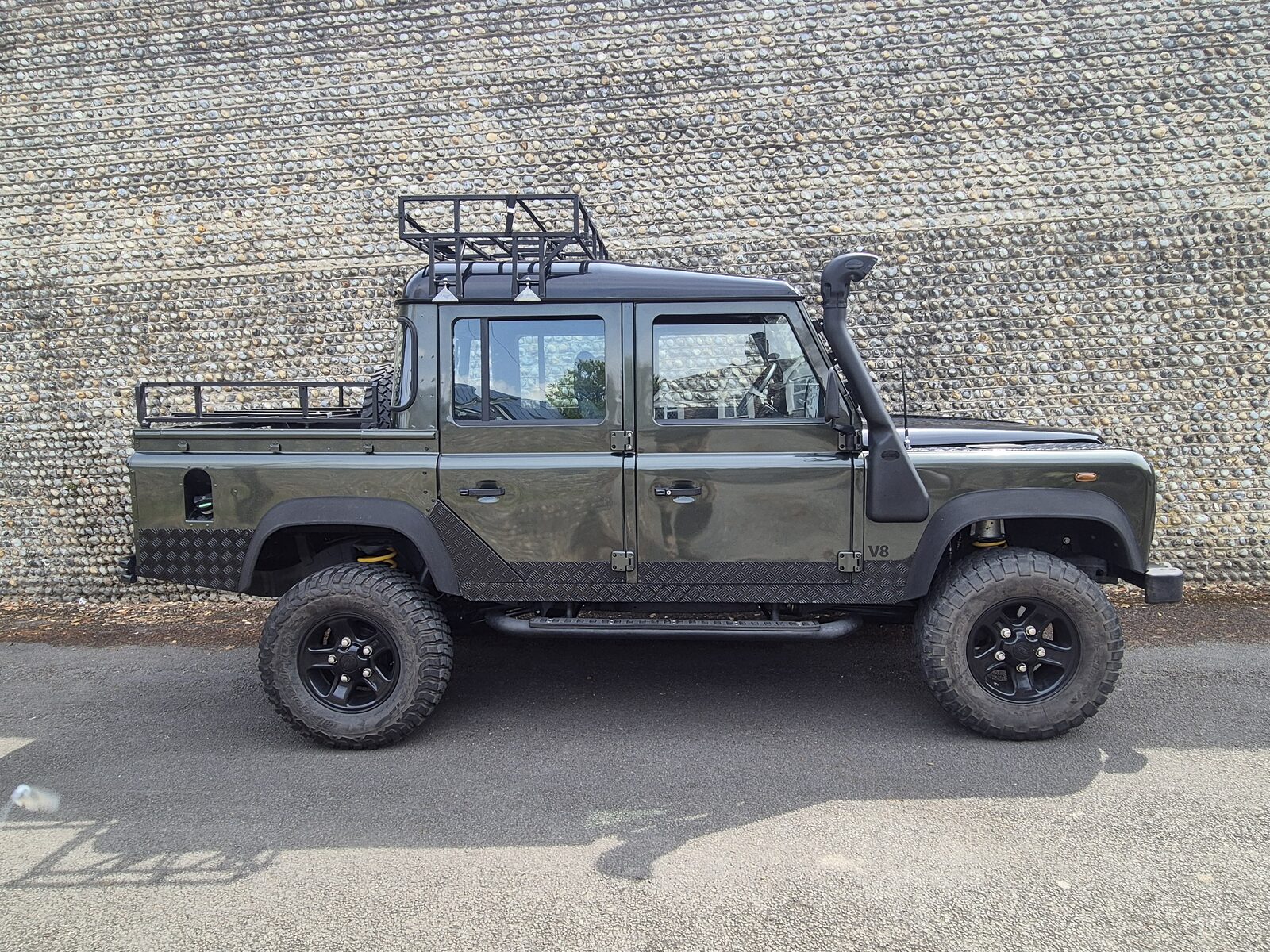 Defender 110 crew-cab, Tonga Green, side profile